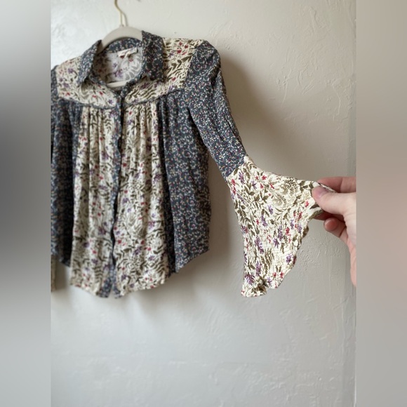 NWOT MYSTREE Floral Bell Sleeve Button Front Blouse XS - Picture 4 of 9